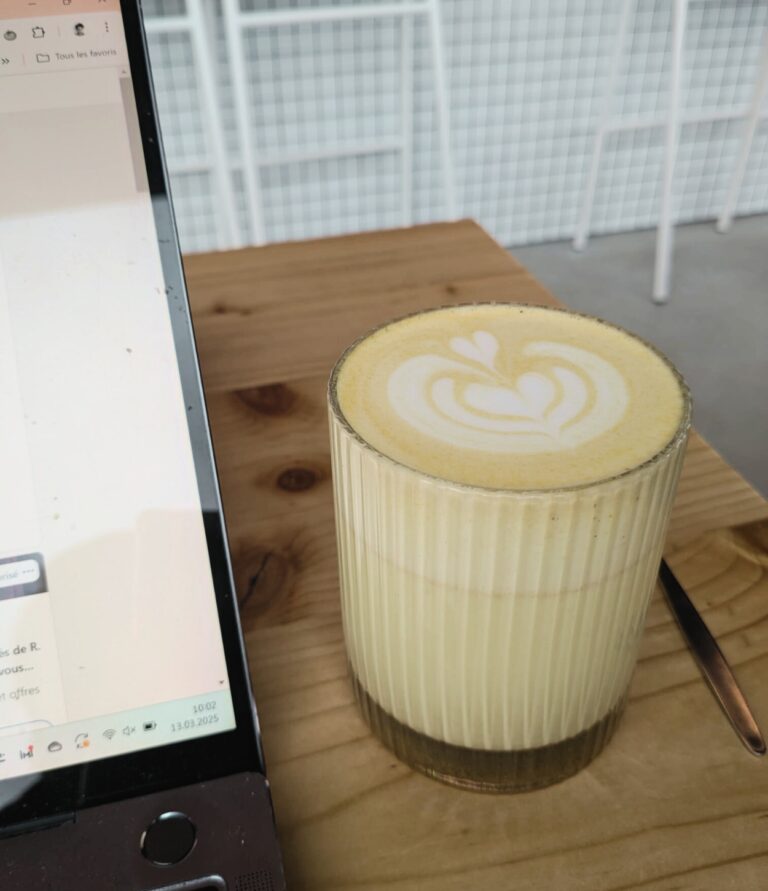 lesbatoillesbyval golden latte